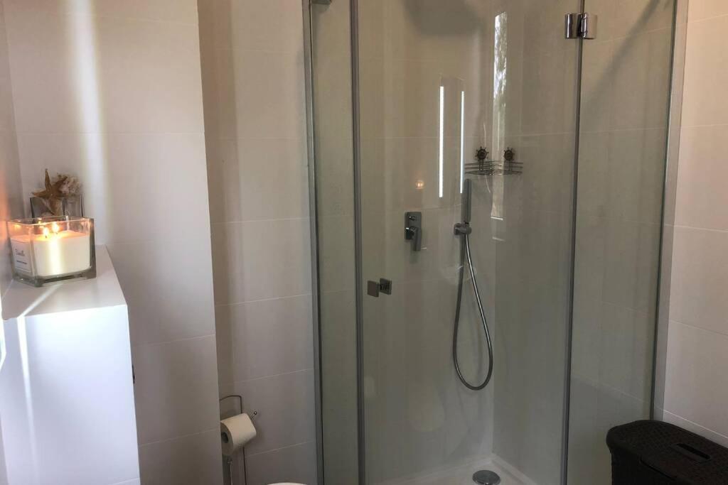 Dwupoziomowy Apartament Nad Jeziorem W Lesie Apartment เอากุสตูฟ ภายนอก รูปภาพ