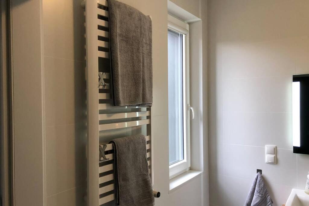 Dwupoziomowy Apartament Nad Jeziorem W Lesie Apartment เอากุสตูฟ ภายนอก รูปภาพ